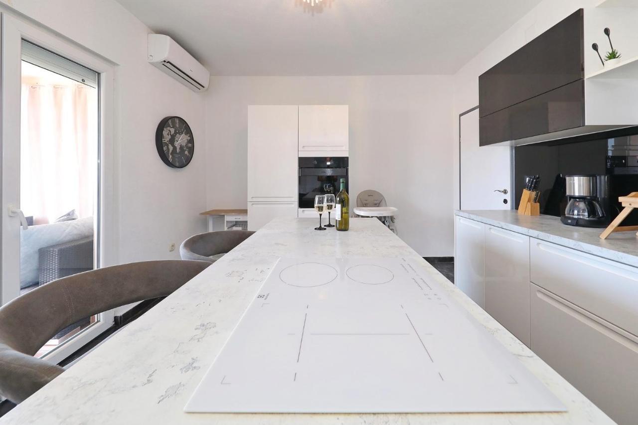 Apartman Nika Sa Jacuzzijem Zadar Exterior foto